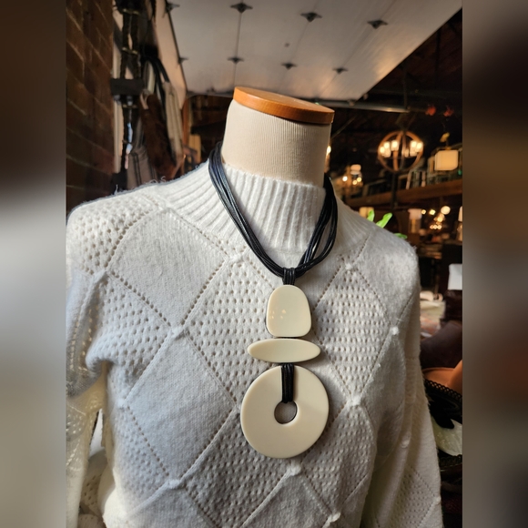 Reversible Black and White Statement Necklace - Picture 12 of 16